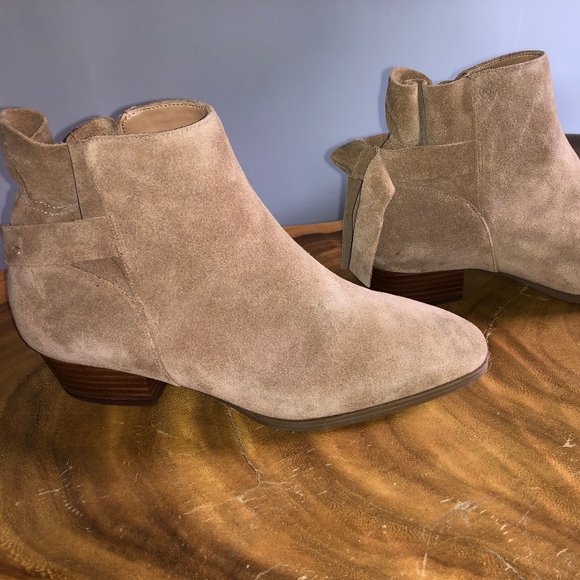 ♥ NWT AEROSOLES Tan Suede Booties Size 9 - Picture 2 of 7